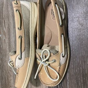 Never worn Women’s Sperry’s 8.5.